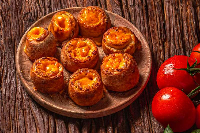 Cheddar Rolls - 8 pcs